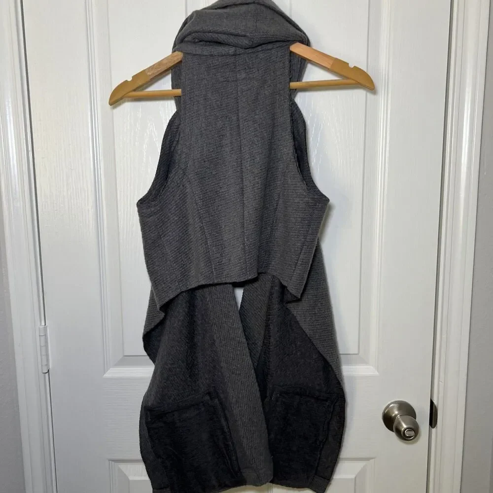 Initial Fashion Brand Wool Blend Tailored Funnel Neck Scarf Vest Size Small Grey
